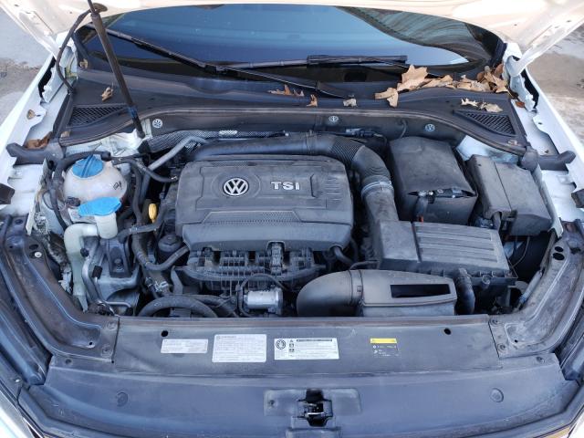 2017 VOLKSWAGEN PASSAT R-L 1VWDT7A33HC040008