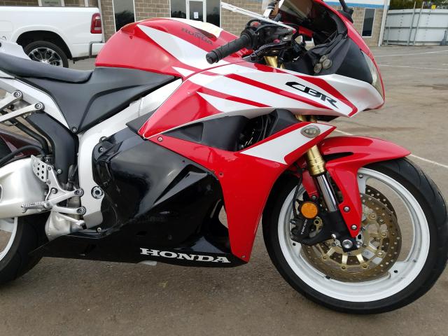 Гонщик на Honda CBR