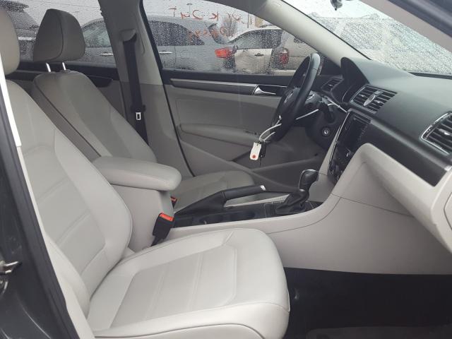 2017 VOLKSWAGEN PASSAT R-L 1VWDT7A36HC084102