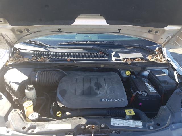 2011 VOLKSWAGEN ROUTAN SE 2V4RW3DG2BR695613