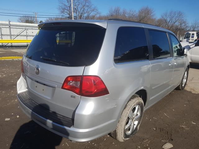 2011 VOLKSWAGEN ROUTAN SE 2V4RW3DG2BR695613