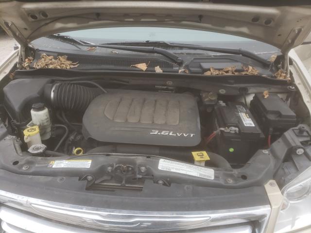 2011 CHRYSLER TOWN AND C 2A4RR8DG2BR704447