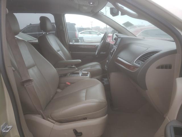 2011 CHRYSLER TOWN AND C 2A4RR8DG2BR704447