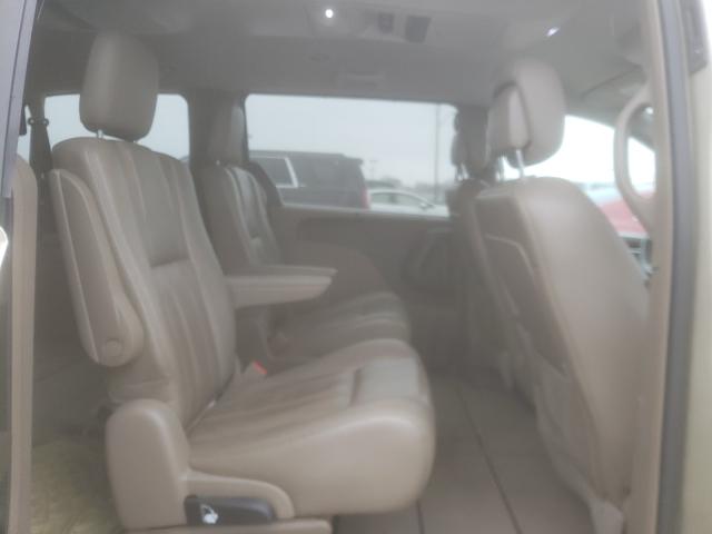 2011 CHRYSLER TOWN AND C 2A4RR8DG2BR704447