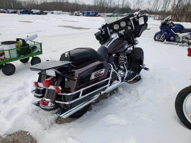 2011 HARLEY-DAVIDSON FLHTCU 1HD1FC41XBB650449