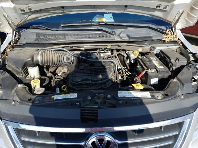 2011 VOLKSWAGEN ROUTAN SE 2V4RW3DG0BR772642