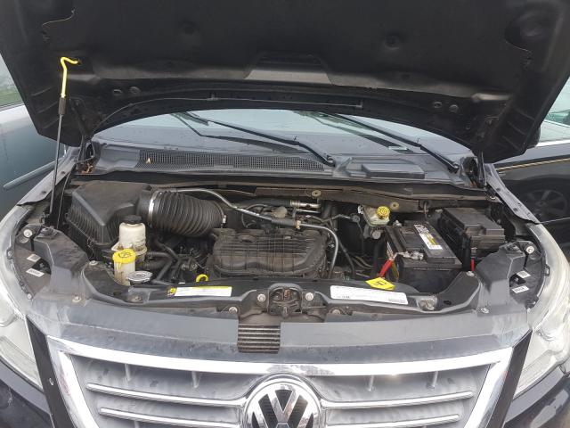 2011 VOLKSWAGEN ROUTAN SEL 2V4RW5DG4BR669963