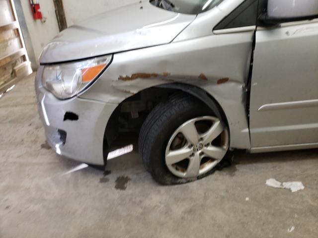 2011 VOLKSWAGEN ROUTAN SE 2V4RW3DG2BR695224