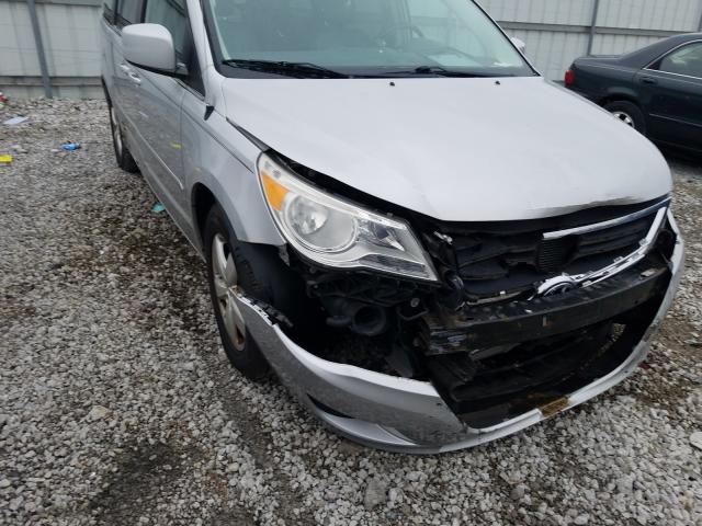 2010 VOLKSWAGEN ROUTAN SE 2V4RW3D16AR272253