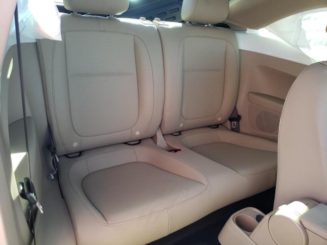 2018 VOLKSWAGEN BEETLE SE 3VWJD7ATXJM725739