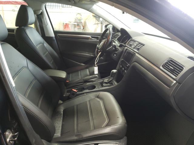 2017 VOLKSWAGEN PASSAT R-L 1VWDT7A35HC039135
