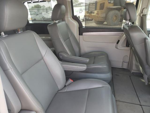2011 VOLKSWAGEN ROUTAN SE 2V4RW3DG1BR670301