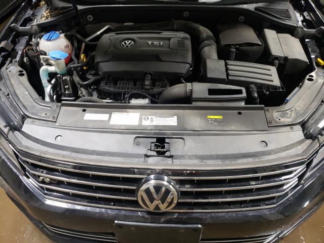 2017 VOLKSWAGEN PASSAT R-L 1VWDT7A35HC039135