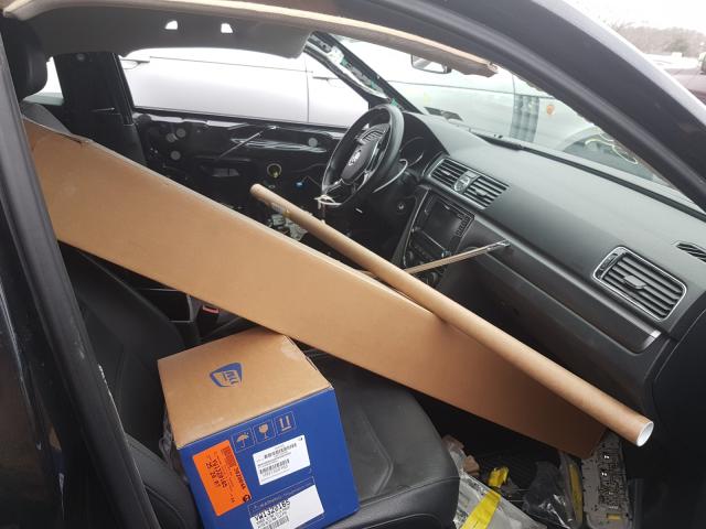 2017 VOLKSWAGEN PASSAT R-L 1VWDT7A37HC043235