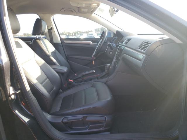 2017 VOLKSWAGEN PASSAT R-L 1VWDT7A31HC082564
