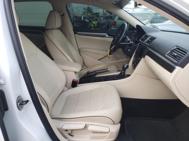 2017 VOLKSWAGEN PASSAT R-L 1VWDT7A3XHC068307