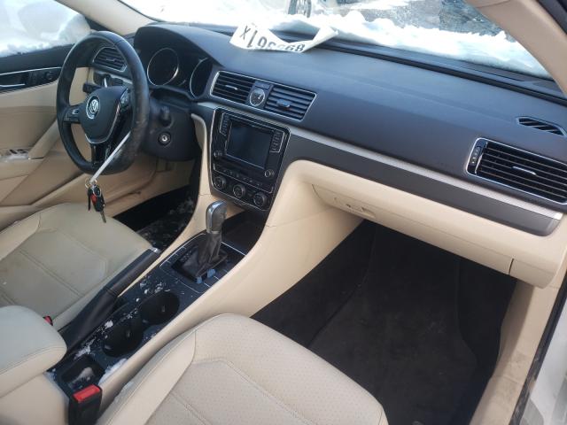 2017 VOLKSWAGEN PASSAT R-L 1VWDT7A39HC013024