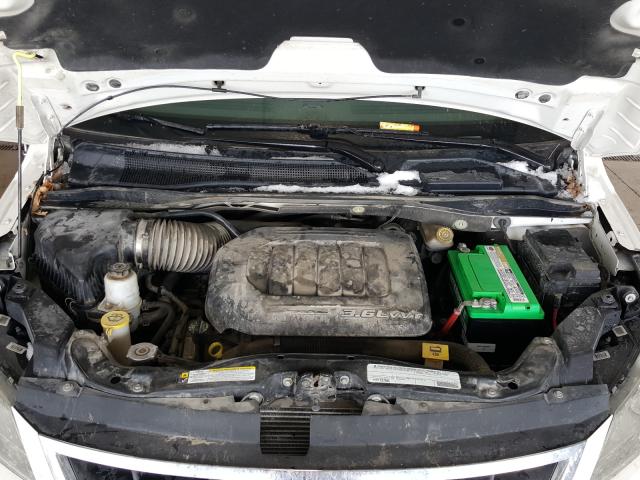 2011 VOLKSWAGEN ROUTAN SE 2V4RW3DG5BR642050