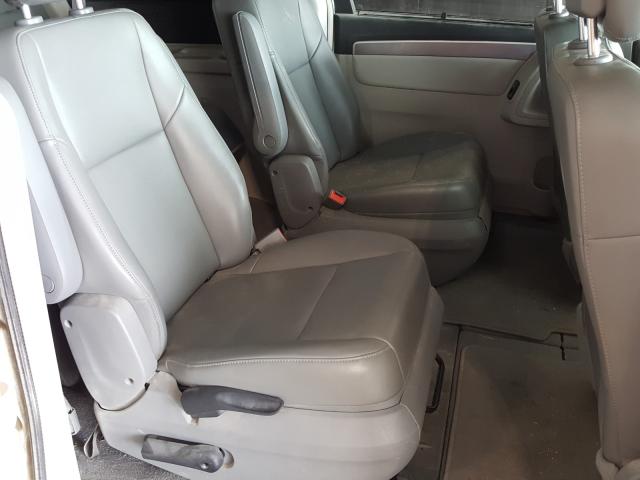 2011 VOLKSWAGEN ROUTAN SE 2V4RW3DG5BR642050
