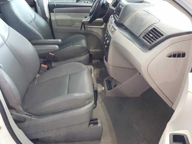 2011 VOLKSWAGEN ROUTAN SE 2V4RW3DG5BR642050