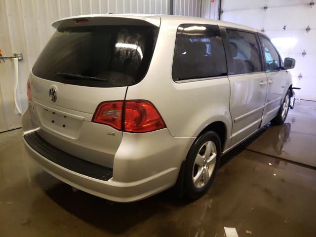 2010 VOLKSWAGEN ROUTAN SE 2V4RW3D13AR333140