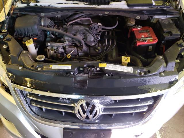 2010 VOLKSWAGEN ROUTAN SE 2V4RW3D13AR333140