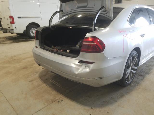 2017 VOLKSWAGEN PASSAT R-L 1VWDT7A31HC012417