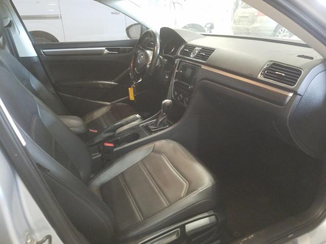 2017 VOLKSWAGEN PASSAT R-L 1VWDT7A31HC012417