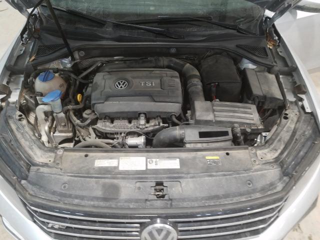 2017 VOLKSWAGEN PASSAT R-L 1VWDT7A31HC012417