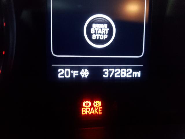 2017 HYUNDAI ELANTRA 5NPD84LF1HH021102