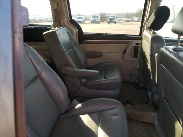 2010 VOLKSWAGEN ROUTAN SE 2V4RW3D15AR242323