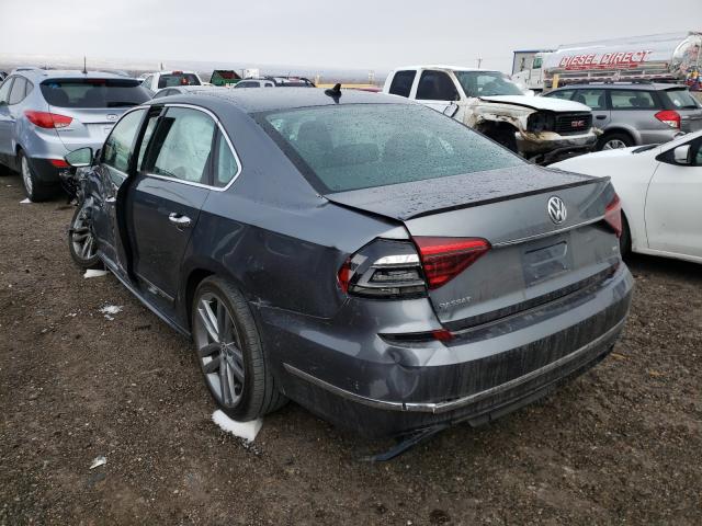 2017 VOLKSWAGEN PASSAT R-L 1VWDT7A30HC040371