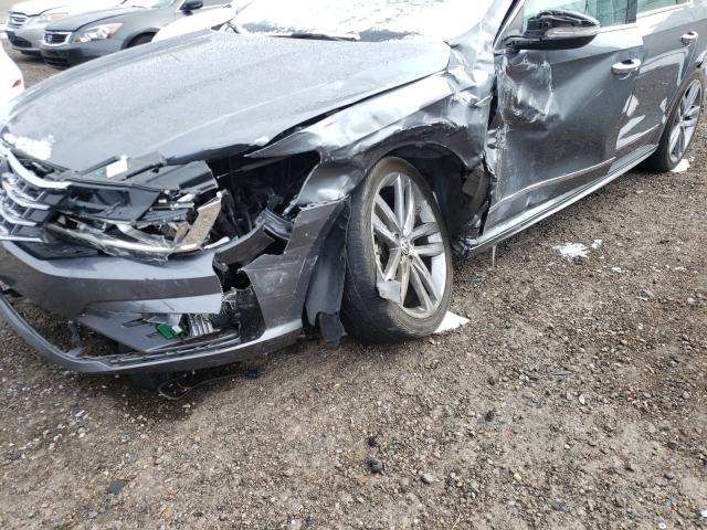 2017 VOLKSWAGEN PASSAT R-L 1VWDT7A30HC040371