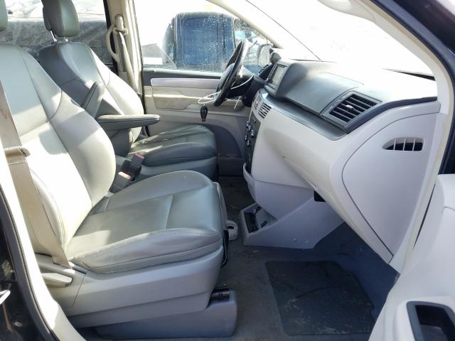 2011 VOLKSWAGEN ROUTAN SE 2V4RW3DG9BR695446