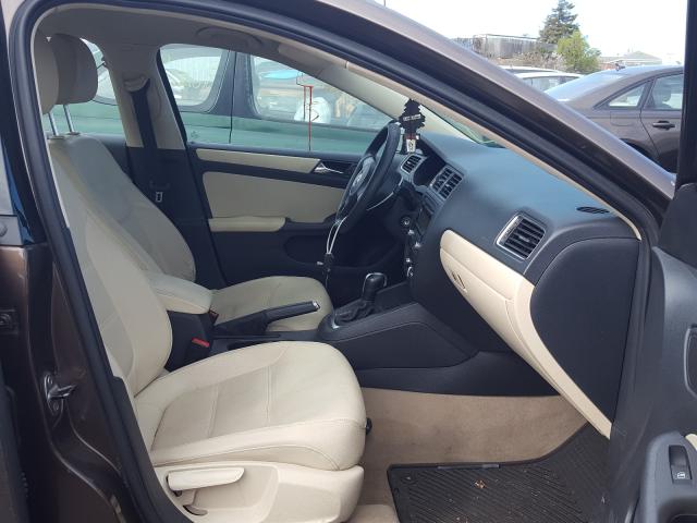 2011 VOLKSWAGEN JETTA SE - 3VWDX7AJ0BM346429