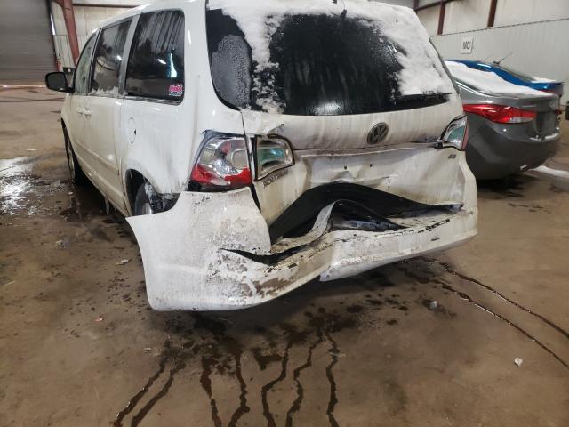 2010 VOLKSWAGEN ROUTAN 2V4RW3D11AR245901