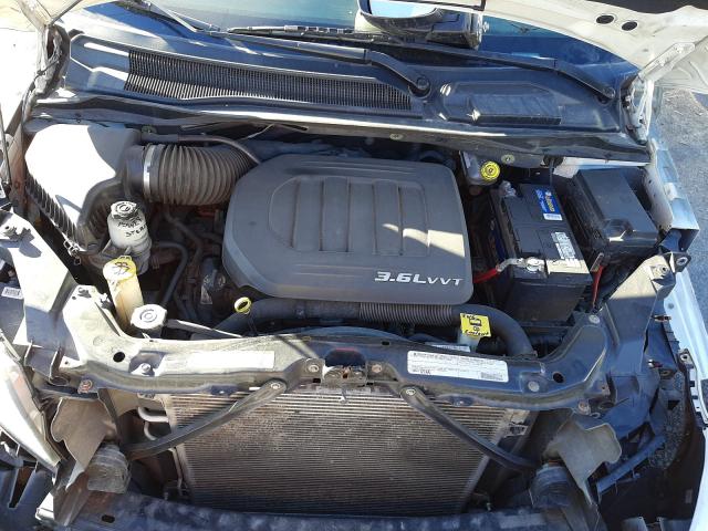 2011 VOLKSWAGEN ROUTAN SE 2V4RW3DG3BR738954