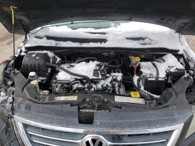 2010 VOLKSWAGEN ROUTAN 2V4RW3D12AR195364