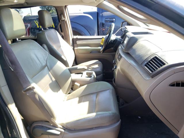 2011 VOLKSWAGEN ROUTAN SEL 2V4RW5DG0BR669880