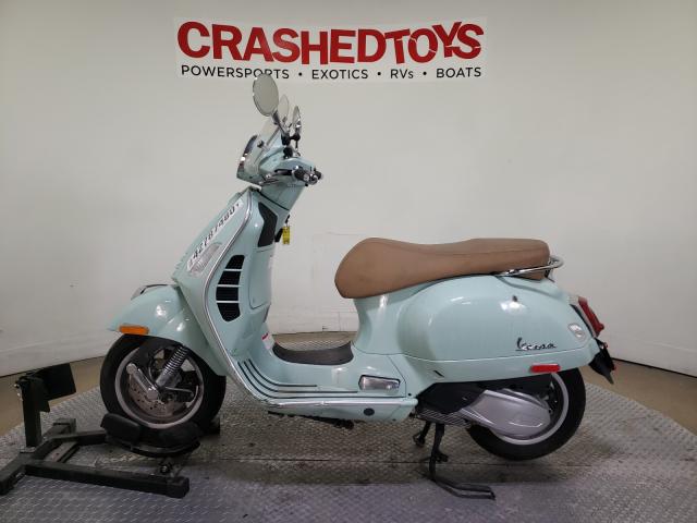 Итальянский мопед Vespa 2020 фиолетовая