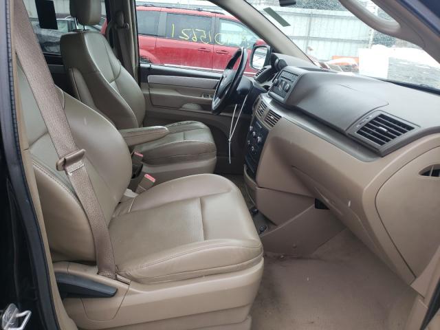 2011 VOLKSWAGEN ROUTAN SE 2V4RW3DG0BR668197