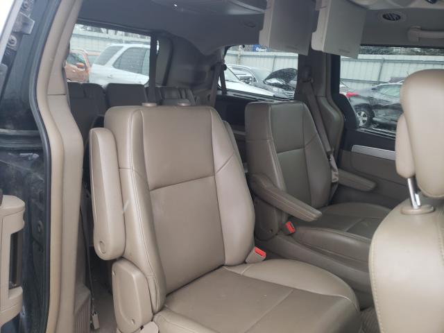 2011 VOLKSWAGEN ROUTAN SE 2V4RW3DG0BR668197