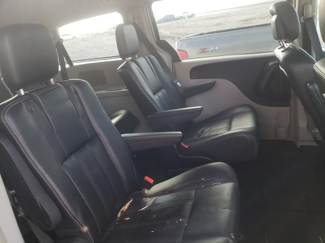 2015 CHRYSLER TOWN & COU 2C4RC1BG7FR743932