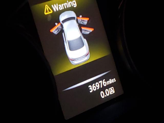 2018 INFINITI Q50 LUXE JN1EV7AR6JM612083
