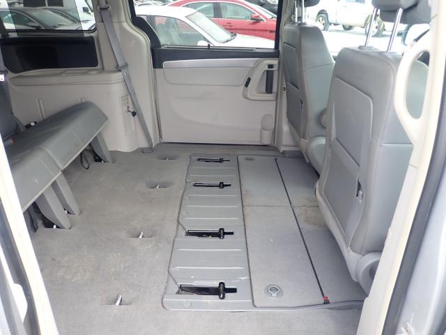 2011 VOLKSWAGEN ROUTAN SE 2V4RW3DG8BR804799