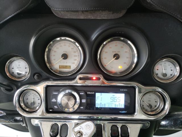 2011 HARLEY-DAVIDSON FLHX 1HD1KBM12BB678297