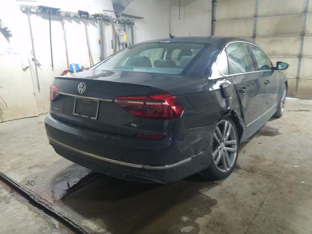 2017 VOLKSWAGEN PASSAT R-L 1VWDT7A35HC064830