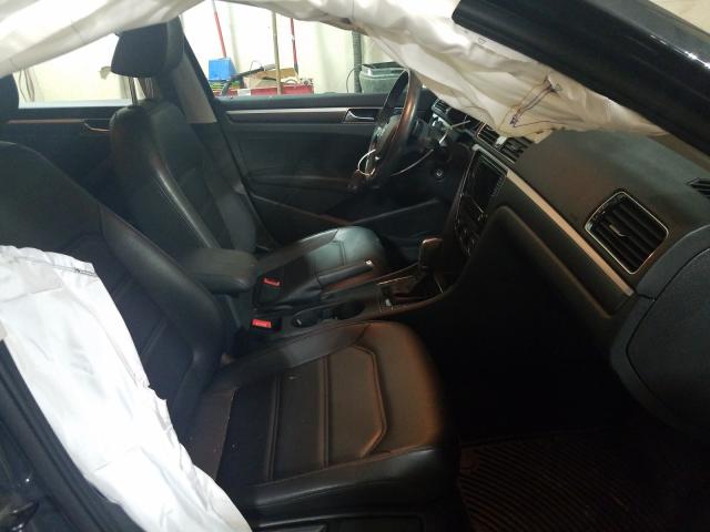 2017 VOLKSWAGEN PASSAT R-L 1VWDT7A35HC064830