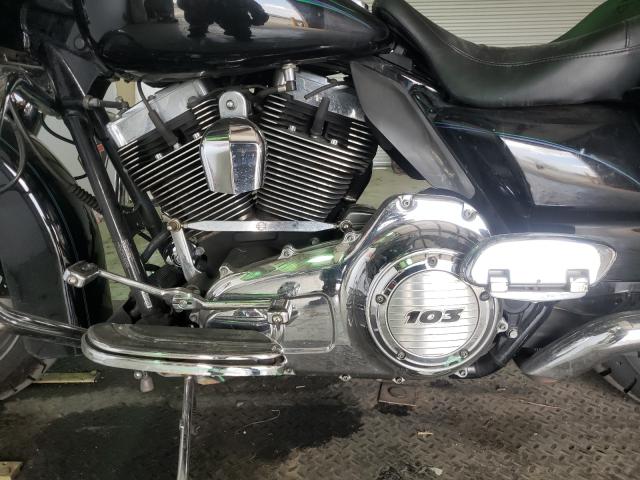 2011 HARLEY-DAVIDSON FLHX 1HD1KBM12BB678297