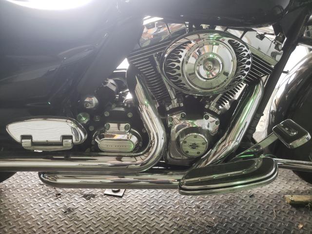 2011 HARLEY-DAVIDSON FLHX 1HD1KBM12BB678297